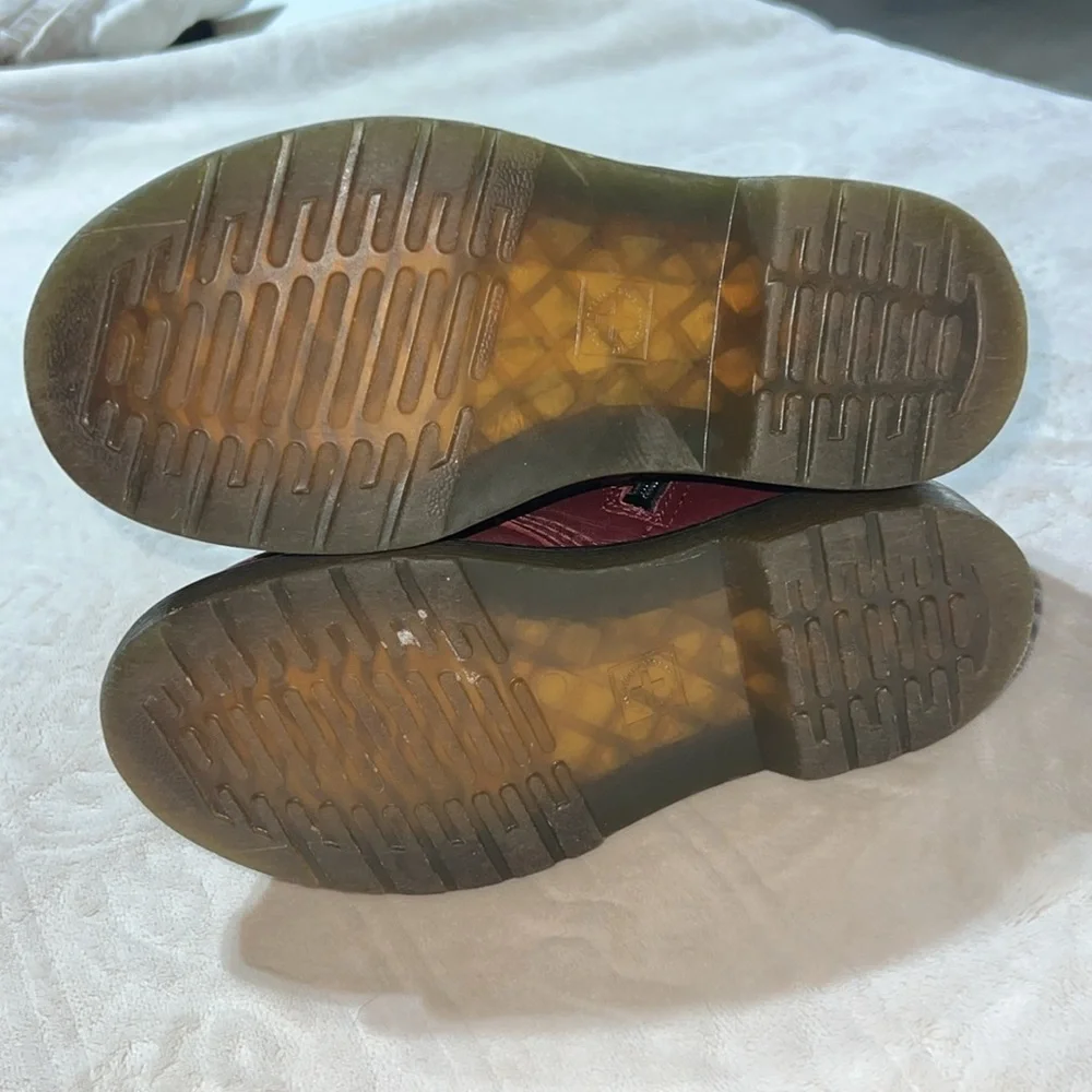 Girls size 1 Dr martens combat boots‎